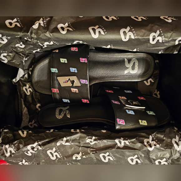 GSUWOO So Real G slides - Picture 2 of 5